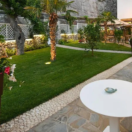 Villa Luxury Del Maggiore - Sea Side, Beach, Garden, Parking *